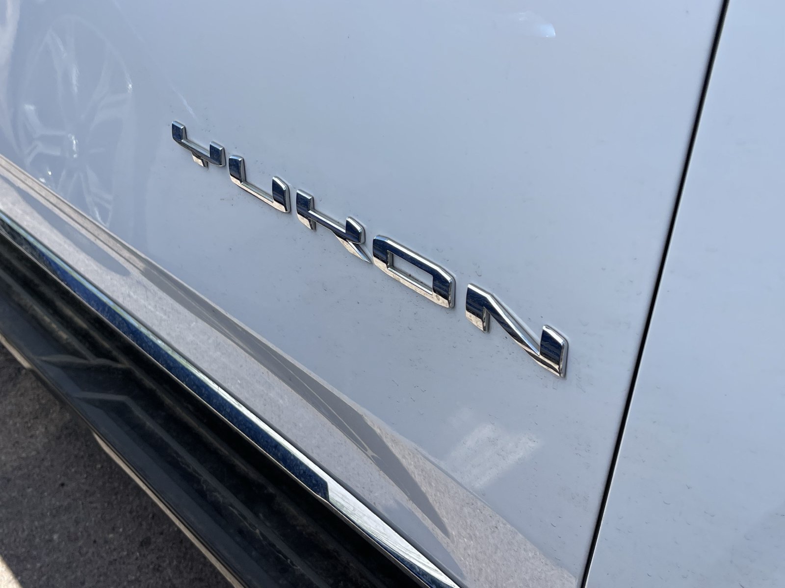 Used 2023 GMC Yukon SLT RWD image 4