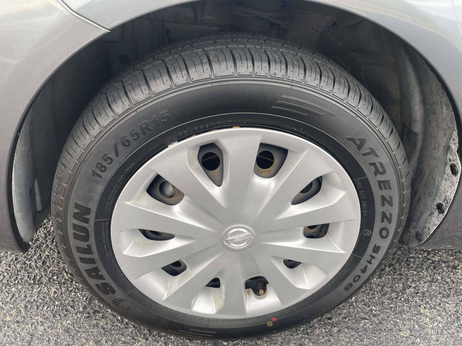 Used 2018 Nissan Versa SV FWD image 11