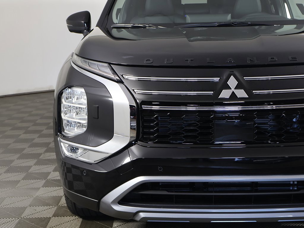 New 2025 Mitsubishi Outlander SE image 14
