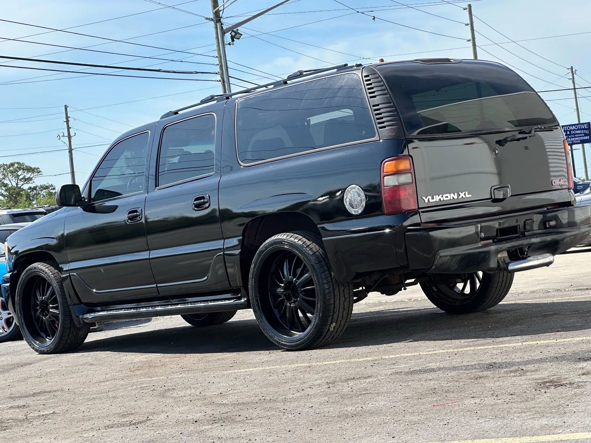 Used 2002 GMC Yukon XL Denali image 12
