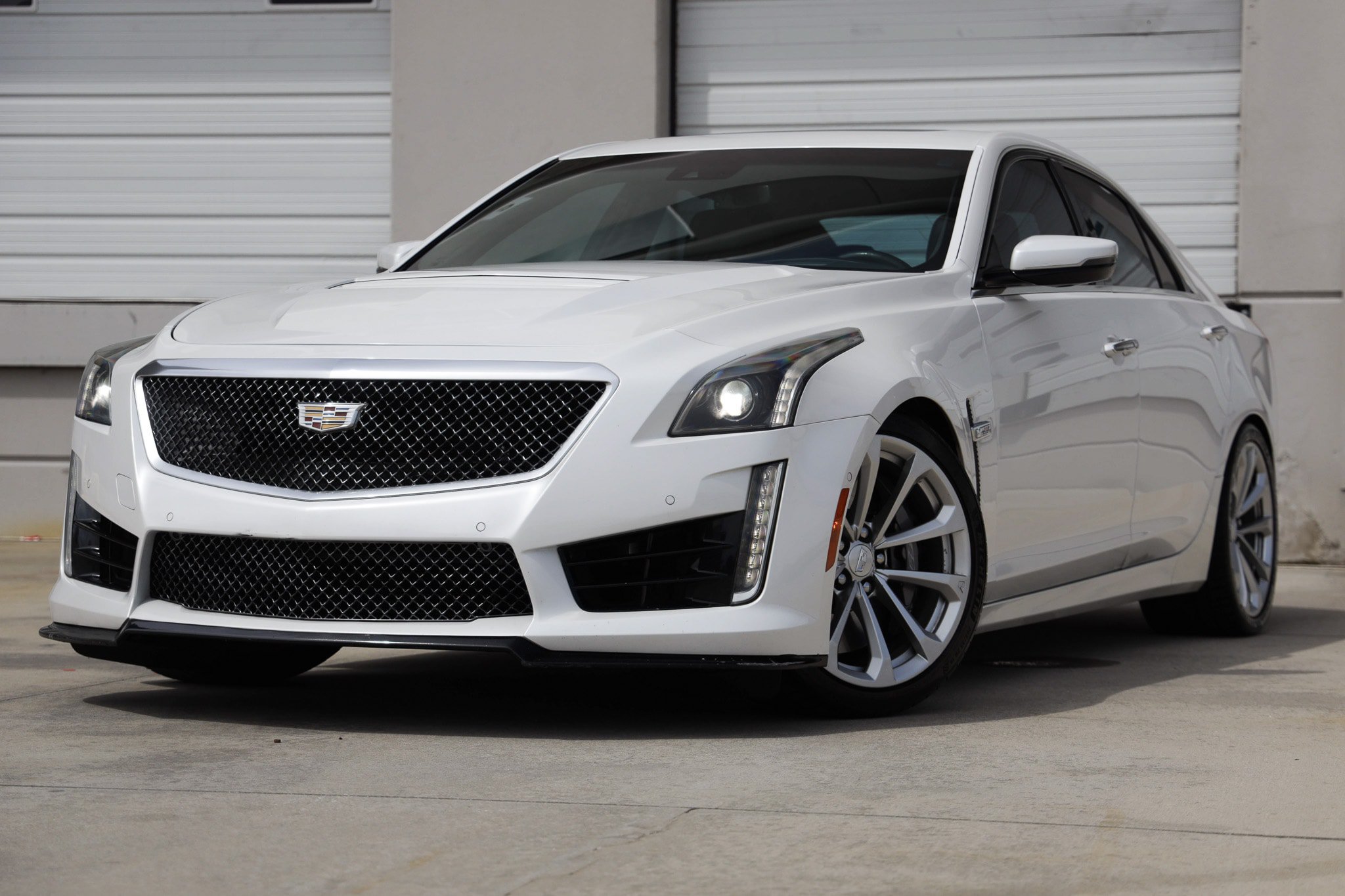 Used 2018 Cadillac CTS V w/ Luxury Package RWD image 1