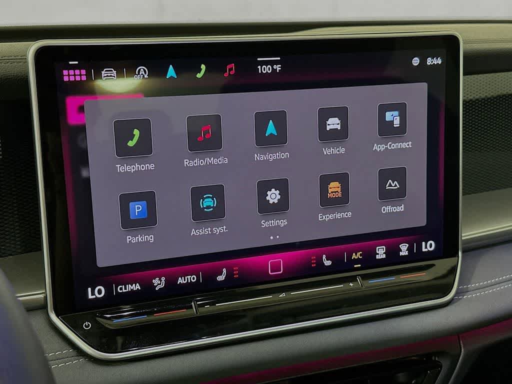 Used 2025 Volkswagen Tiguan SE w/ Panoramic Sunroof Package AWD/4WD image 17