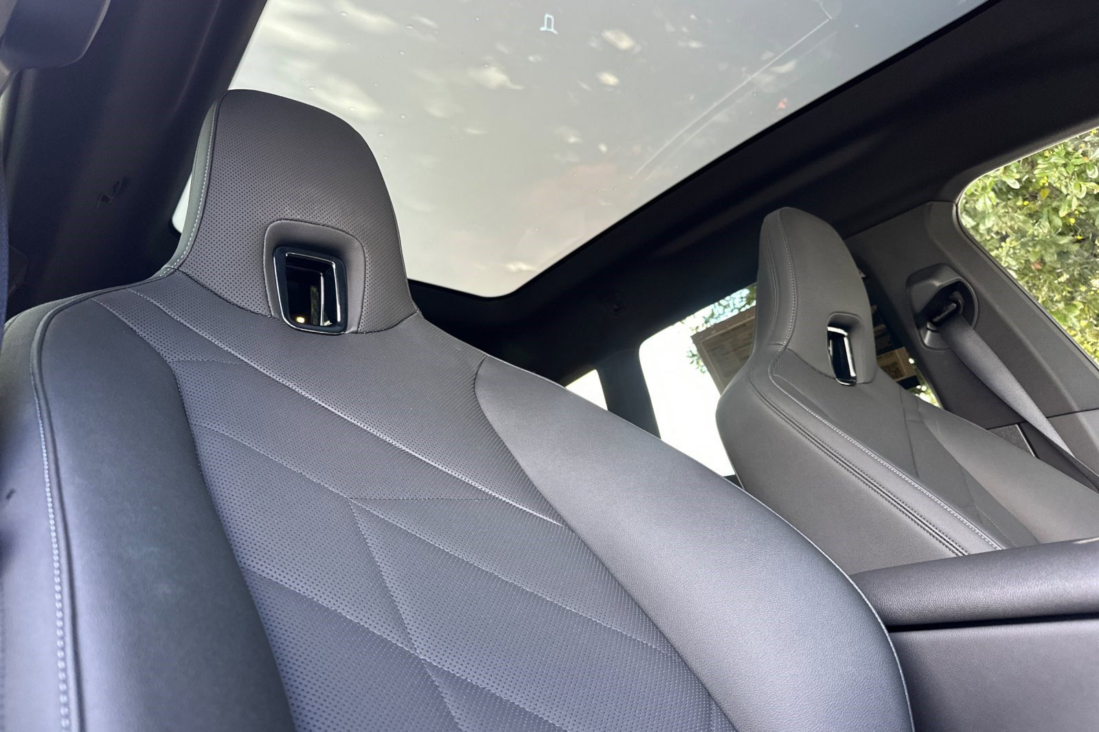 Used 2025 BMW iX xDrive50 w/ Sport Package image 21