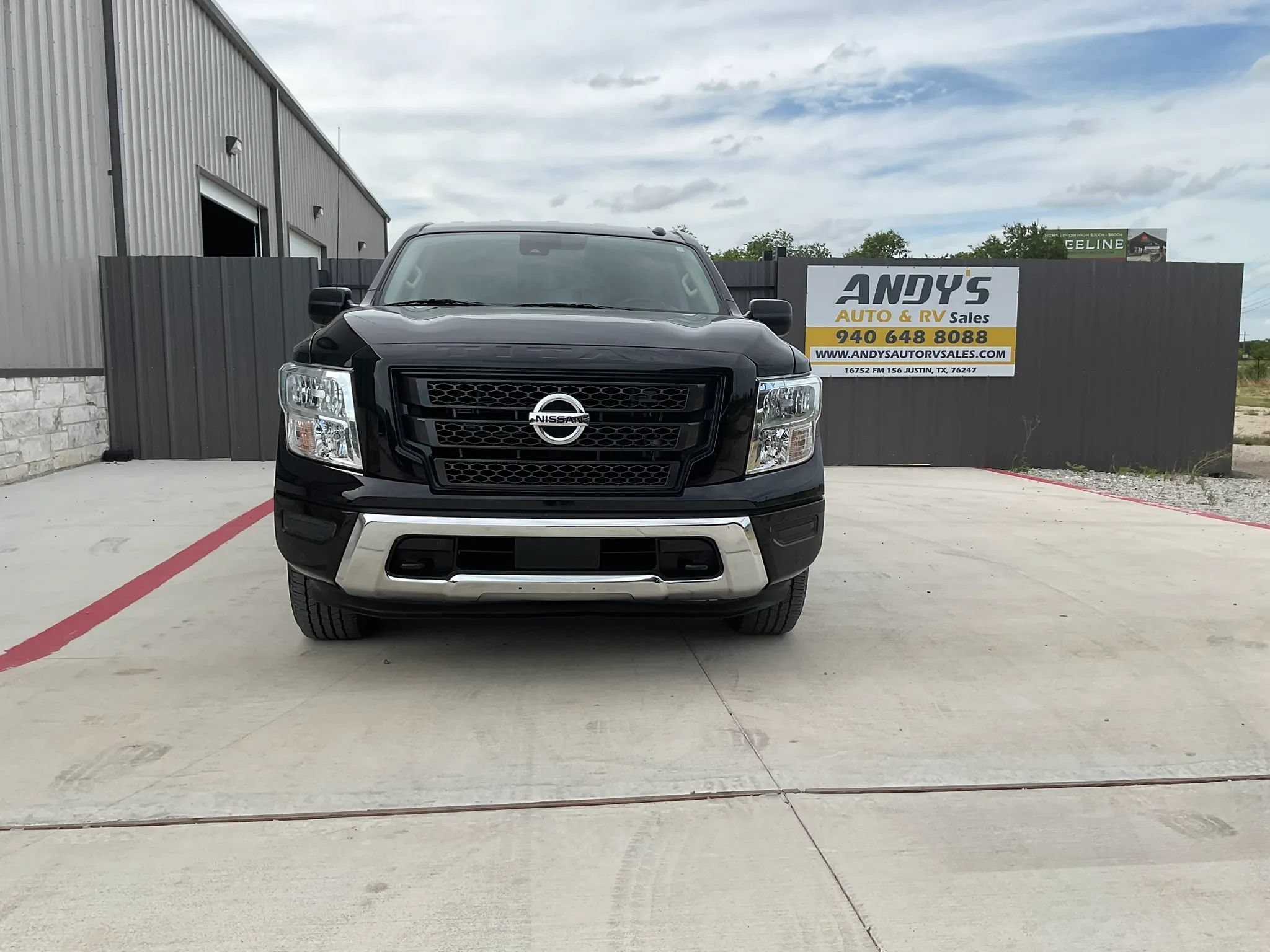 Used 2021 Nissan Titan SV w/ SV Convenience Package AWD/4WD image 3