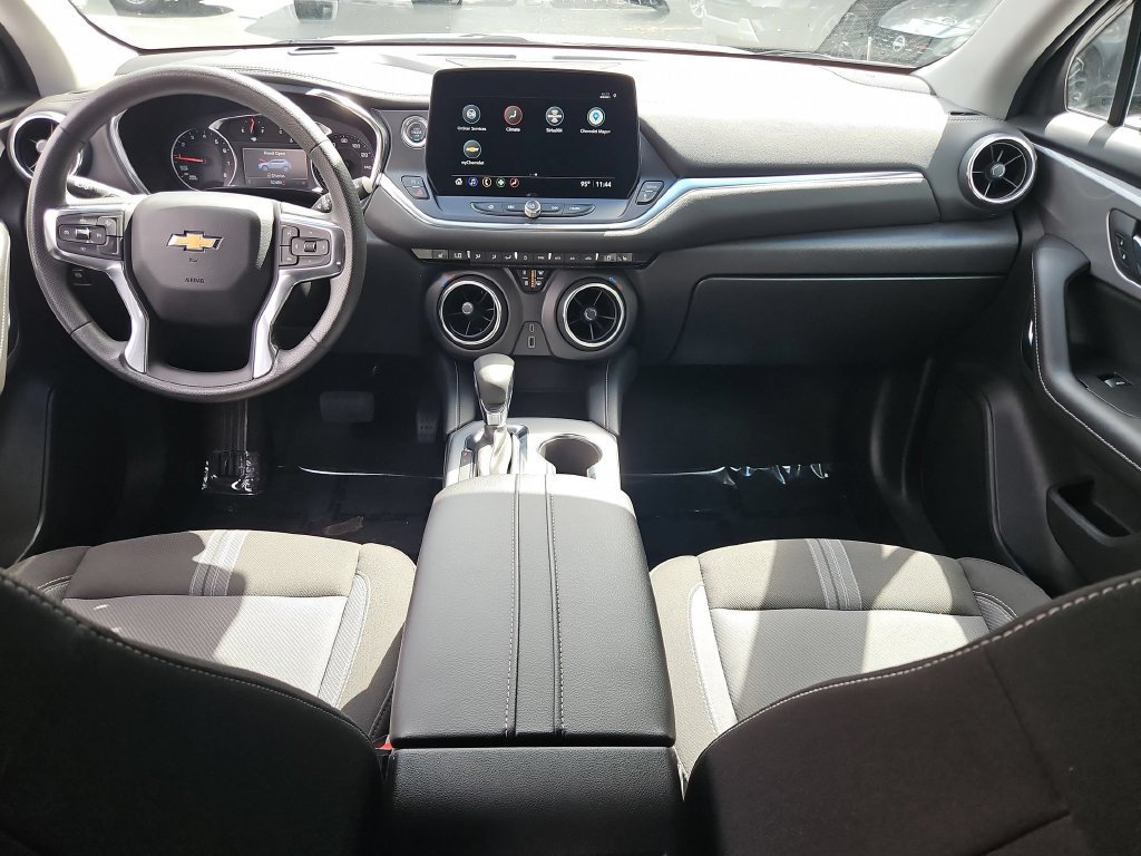 Used 2025 Chevrolet Blazer LT FWD image 25