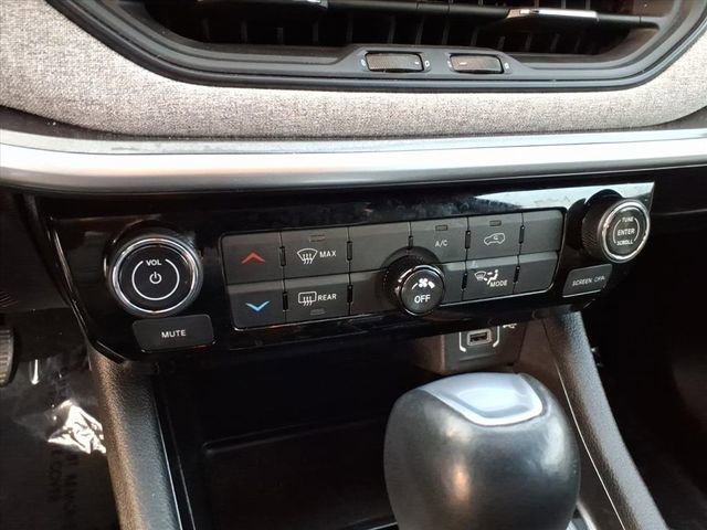 Used 2024 Jeep Compass Latitude w/ Sun and Sound Group AWD/4WD image 33