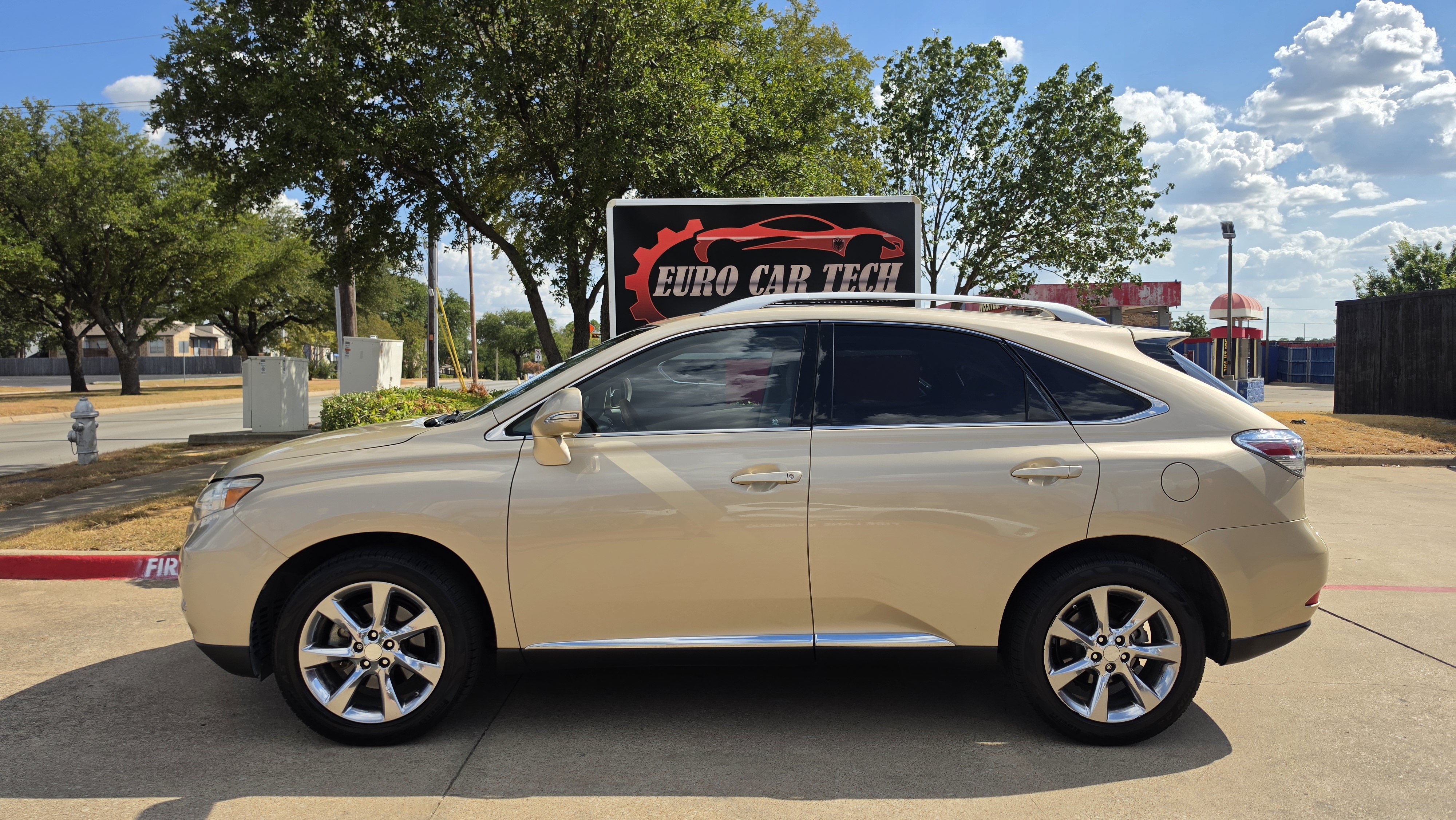 Used 2010 Lexus RX 350 2WD w/ Premium Pkg image 2