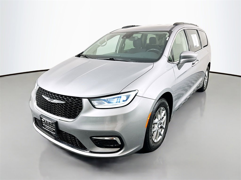 Used 2021 Chrysler Pacifica Touring w/ Cold Weather Group image 3
