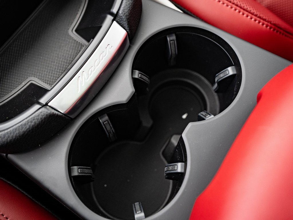 Certified 2025 Porsche Macan Turbo image 34