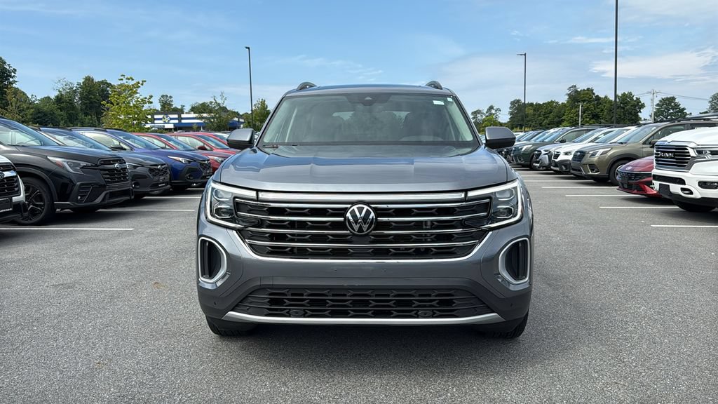 Used 2024 Volkswagen Atlas SE w/ Panoramic Sunroof Package AWD/4WD image 2