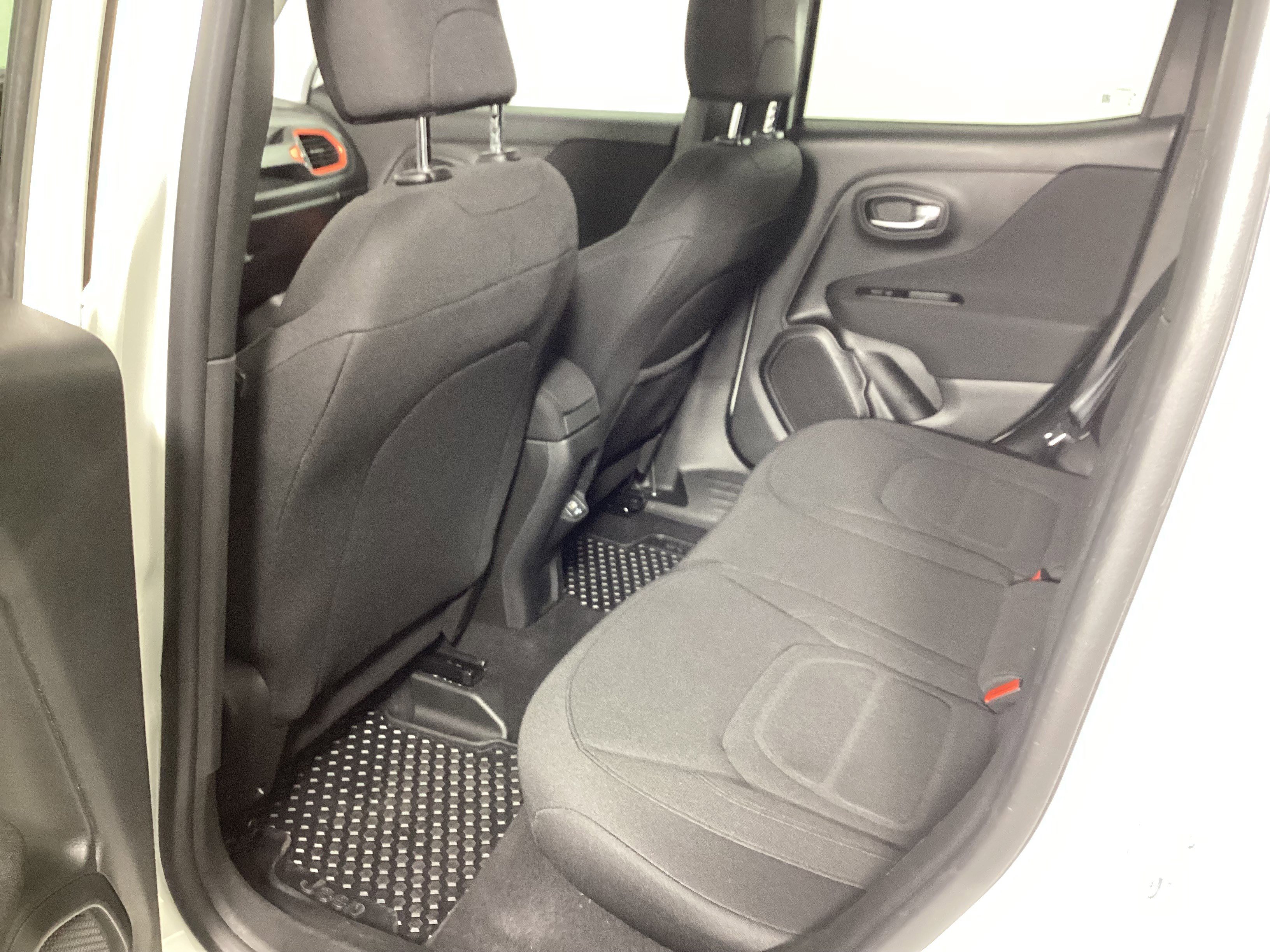 Used 2020 Jeep Renegade Latitude image 32