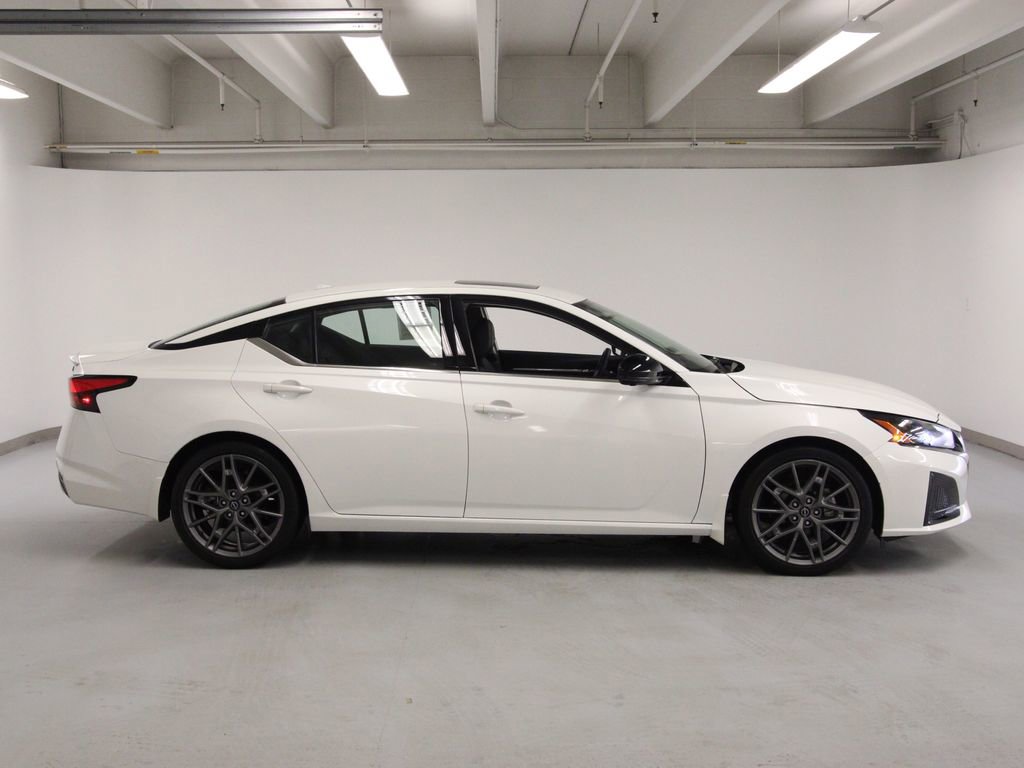 Used 2023 Nissan Altima 2.0 SR image 5