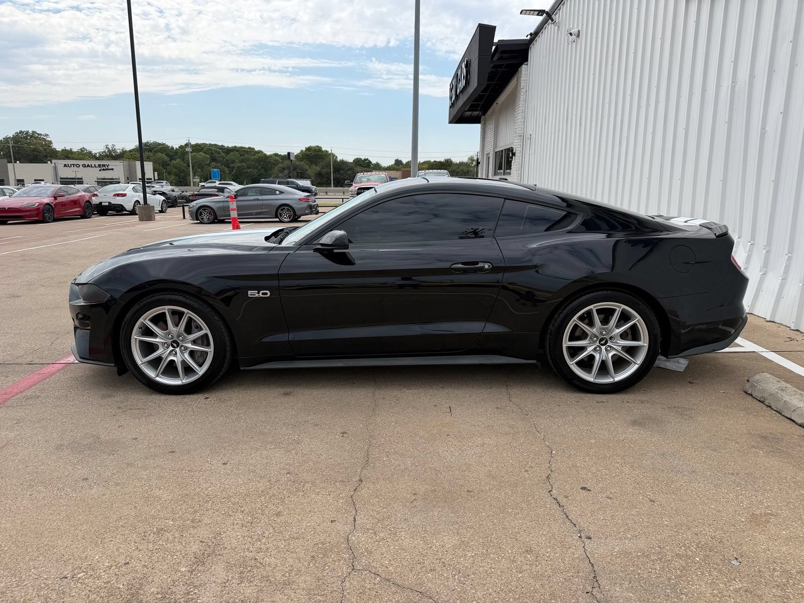 Used 2018 Ford Mustang GT Premium RWD image 3