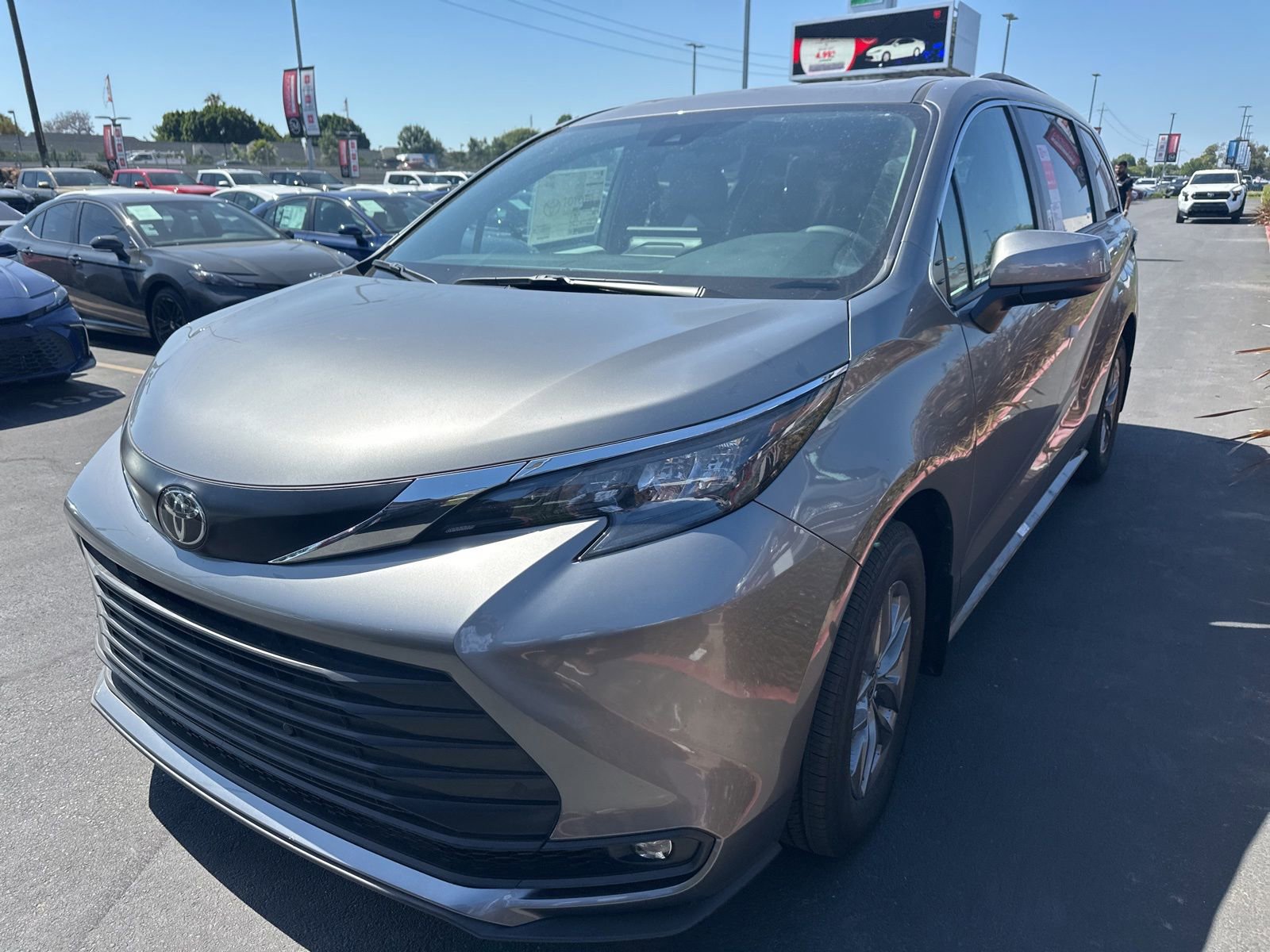 Certified 2026 Toyota Sienna XLE FWD image 2