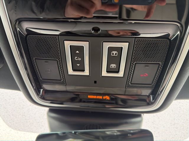 Used 2020 Land Rover Range Rover Velar R-Dynamic S image 34