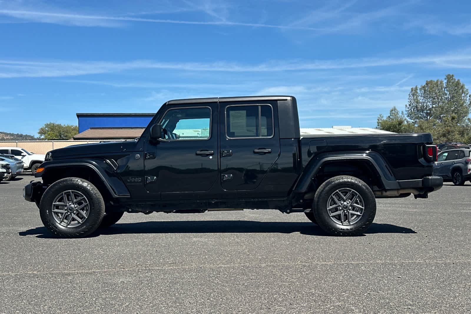 Used 2024 Jeep Gladiator Sport AWD/4WD image 6