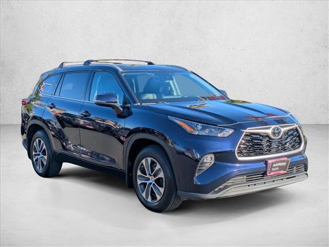 Used 2022 Toyota Highlander XLE image 3