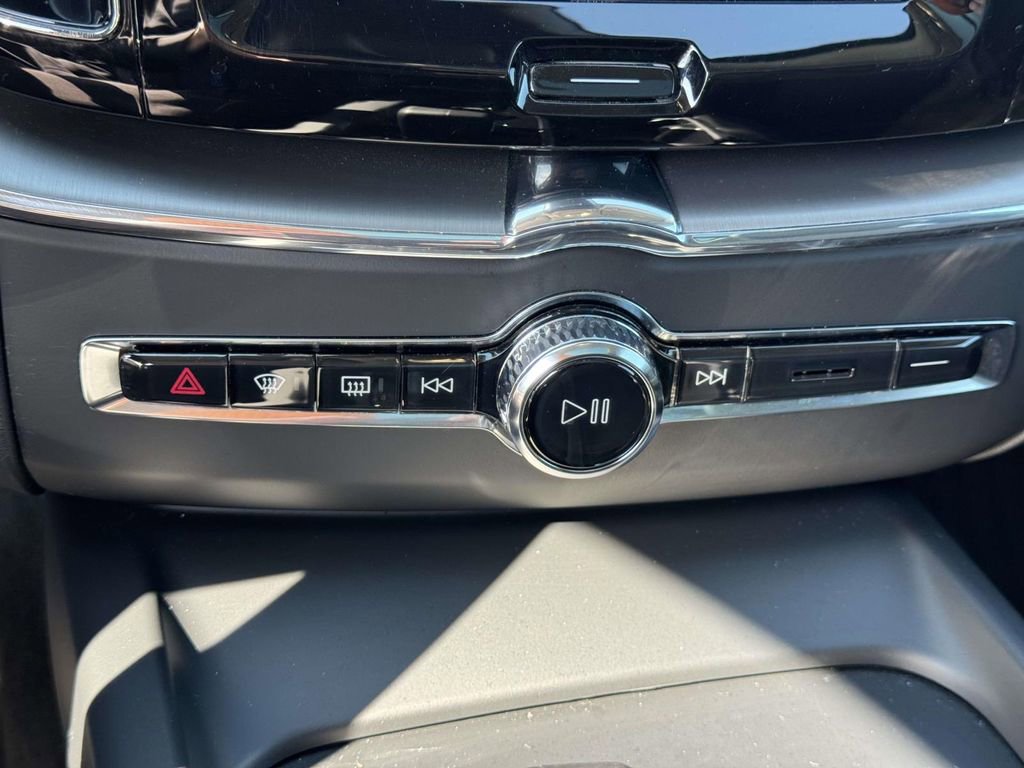 Used 2023 Volvo XC60 B5 Core w/ Climate Package image 27