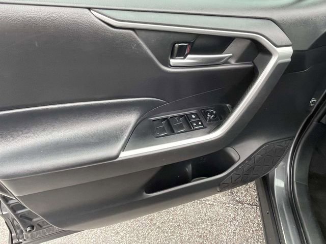 Used 2021 Toyota RAV4 XLE w/ Convenience Package image 16