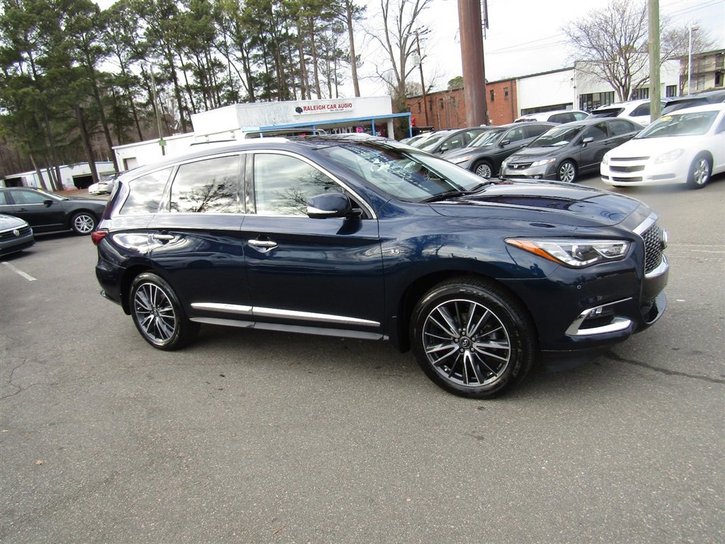 Used 2017 INFINITI QX60 Luxe w/ Deluxe Technology Package image 9