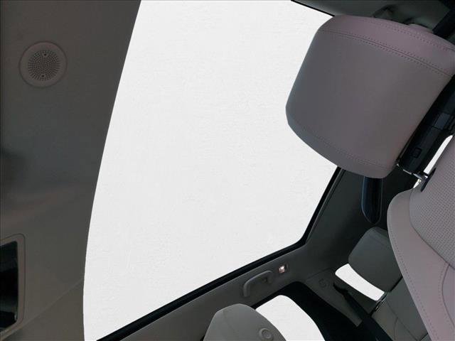 New 2025 Land Rover Discovery Sport S image 28