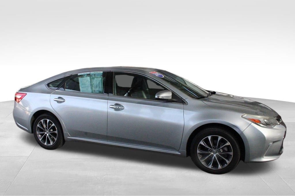 Used 2017 Toyota Avalon XLE image 18