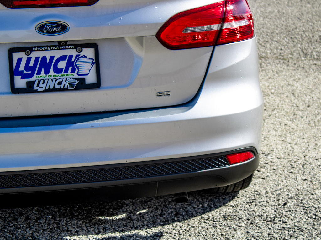 Used 2017 Ford Focus SE w/ Cold Weather Package image 10