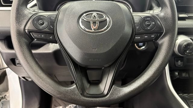 Used 2025 Toyota RAV4 XLE FWD image 32