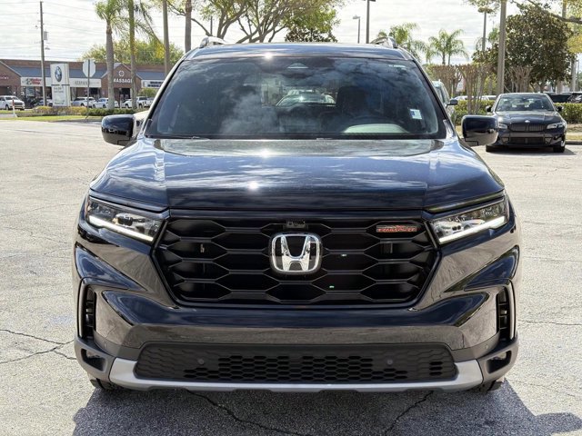 Used 2025 Honda Pilot TrailSport image 7