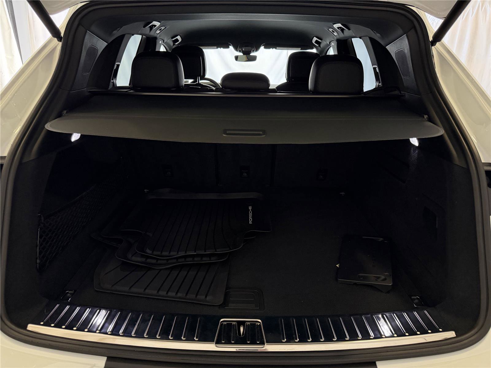 Certified 2024 Porsche Cayenne image 28