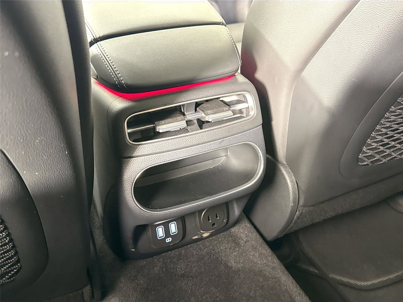 Used 2024 Genesis GV70 2.5T w/ Advanced Package image 39