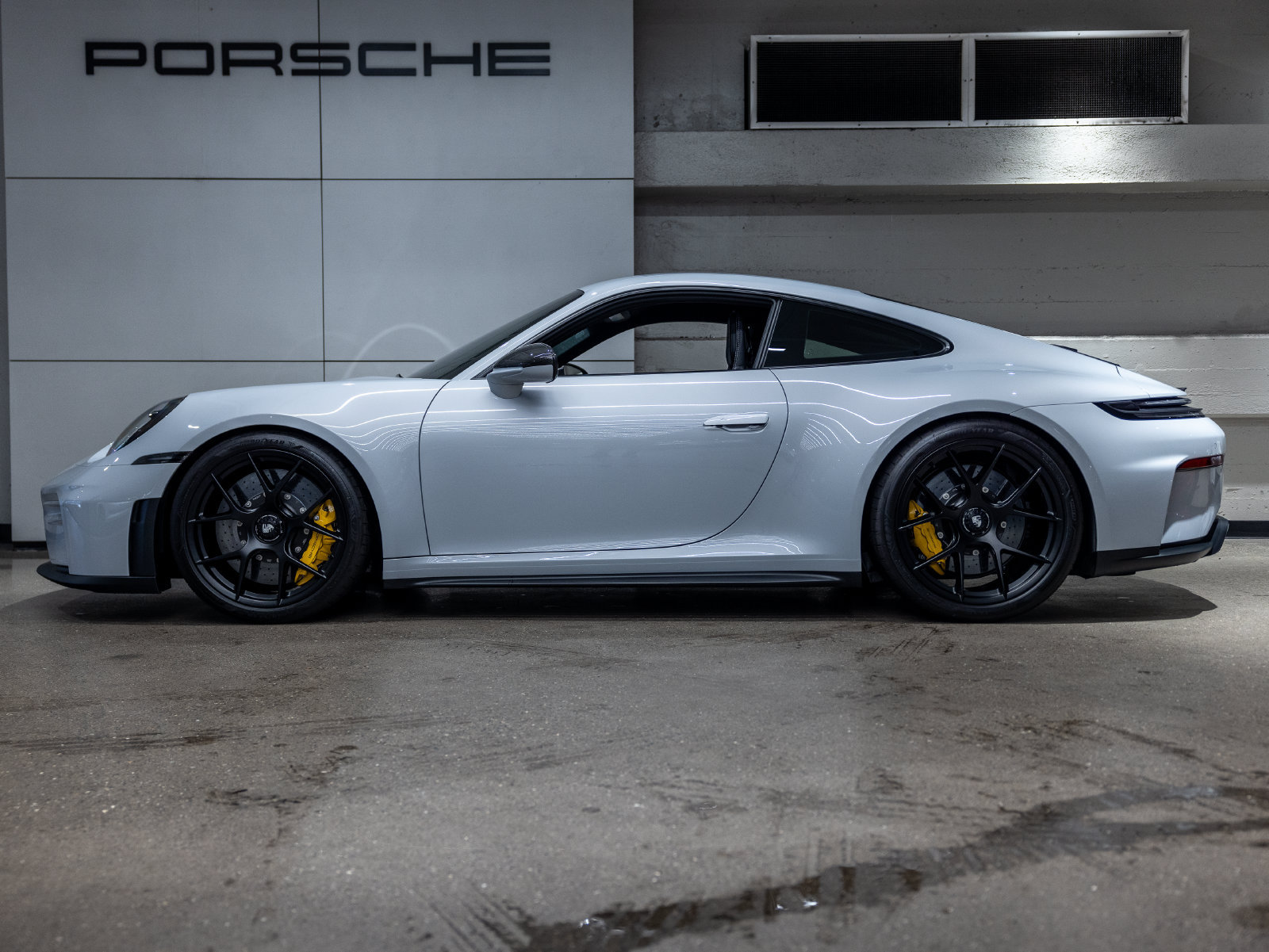 Certified 2026 Porsche 911 GT3 w/ Lightweight Package In Black RWD image 2