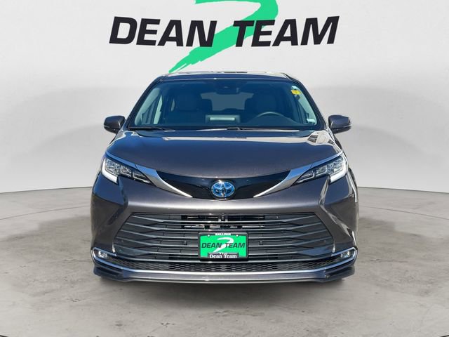 Used 2023 Toyota Sienna Limited FWD image 2