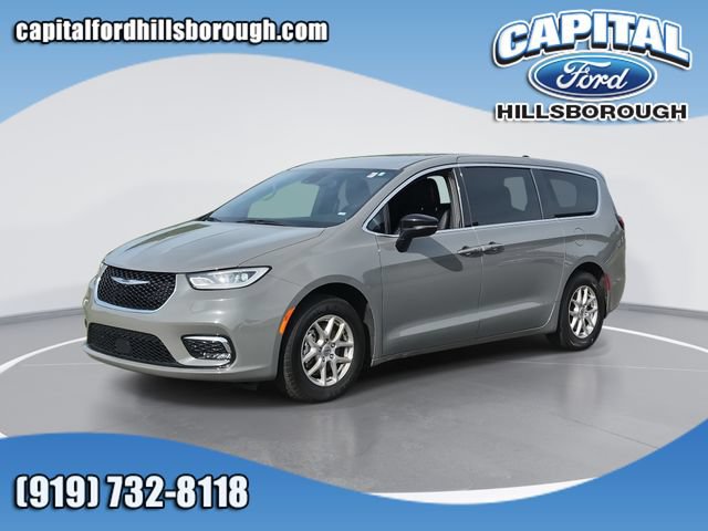 Used 2025 Chrysler Pacifica Select