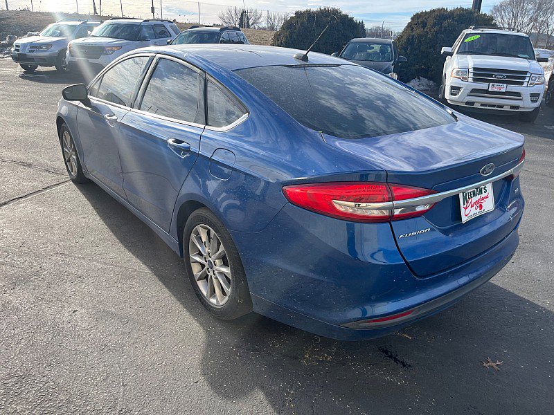 Used 2017 Ford Fusion SE w/ Fusion SE Technology Package image 5