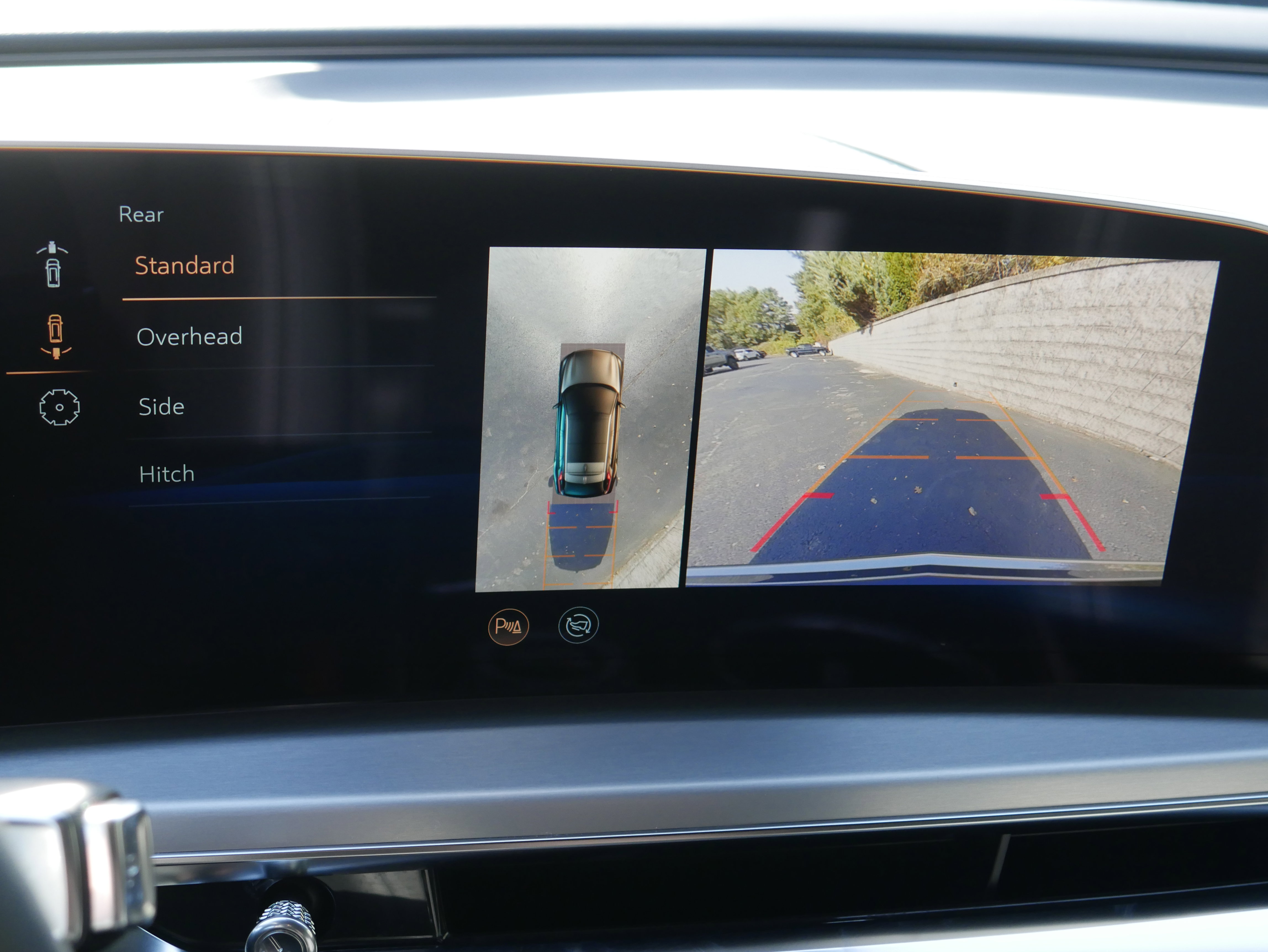 Used 2025 Cadillac Lyriq Luxury w/ LPO, Floor Liner Package AWD/4WD image 17