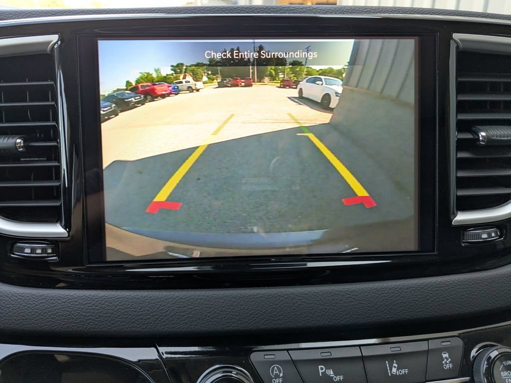 Used 2023 Chrysler Pacifica Touring-L FWD image 27