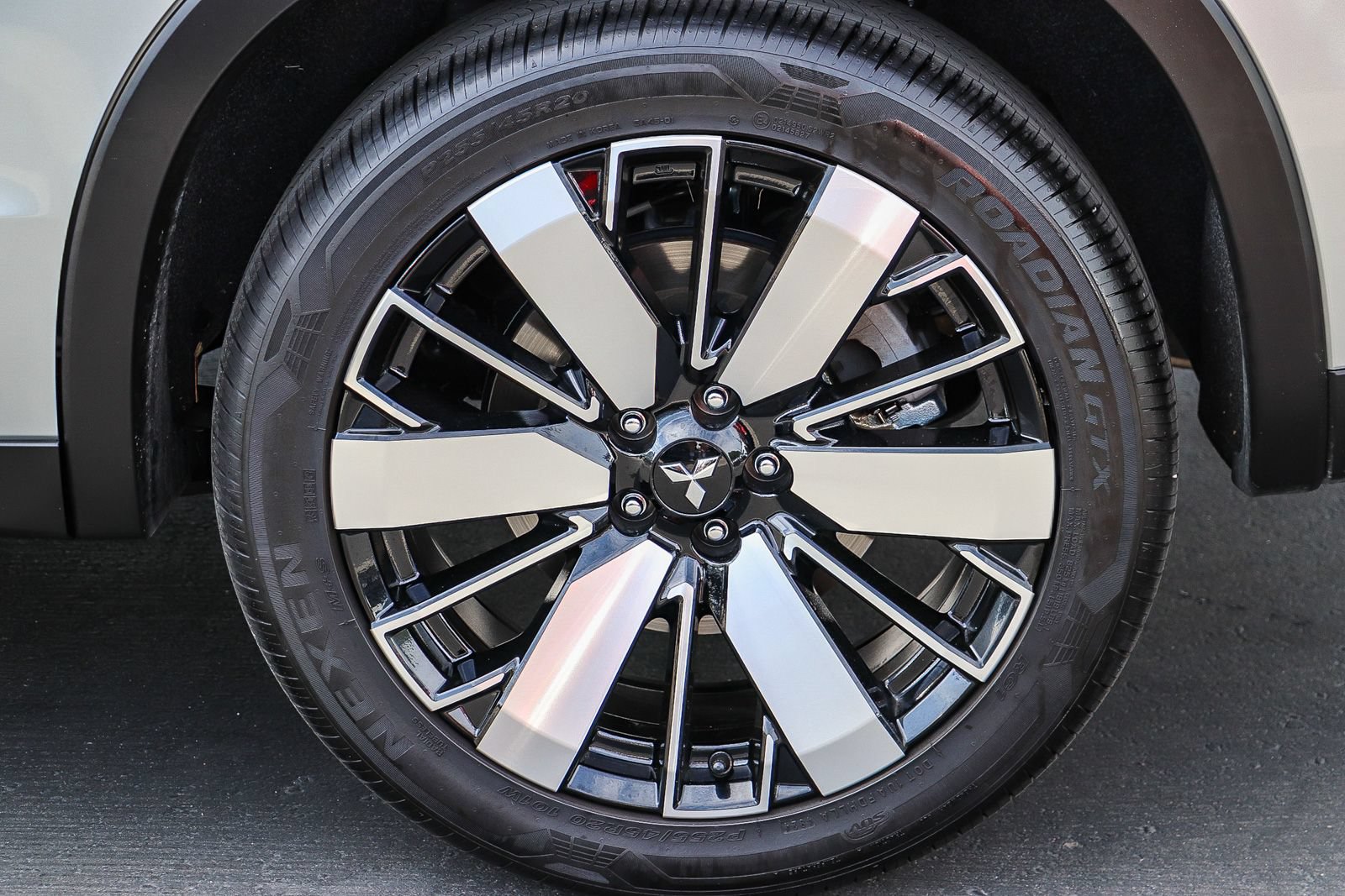 Used 2025 Mitsubishi Outlander SE FWD image 12
