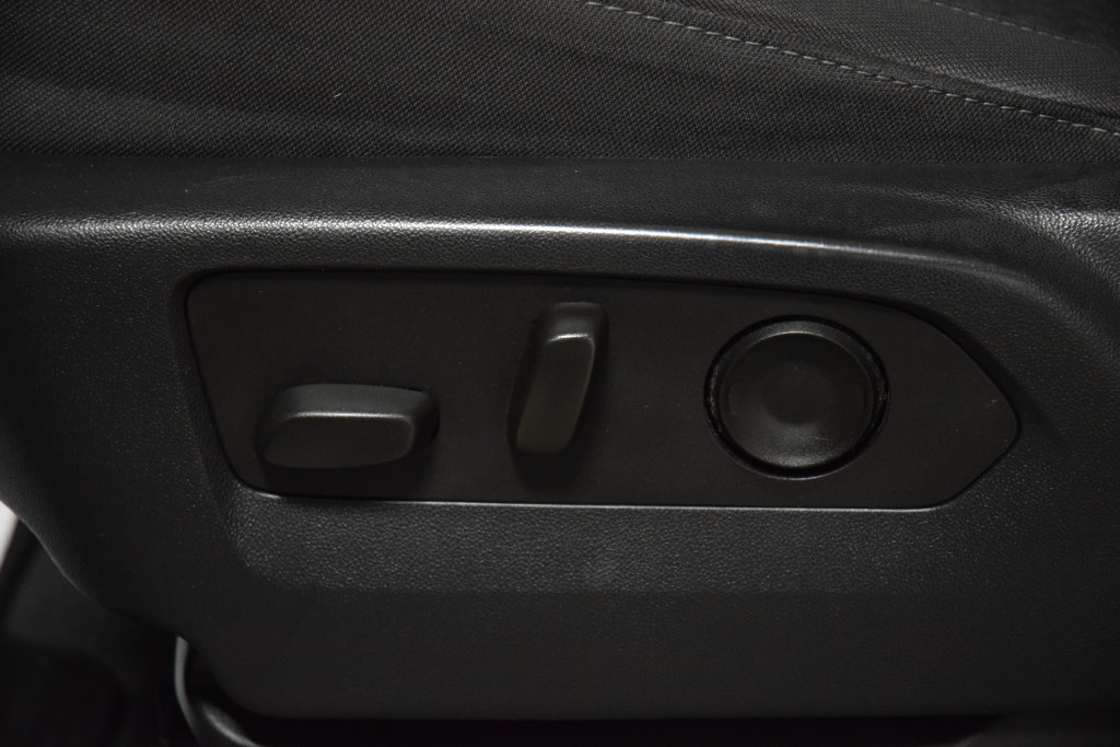Used 2022 Chevrolet Silverado 1500 Custom AWD/4WD image 39