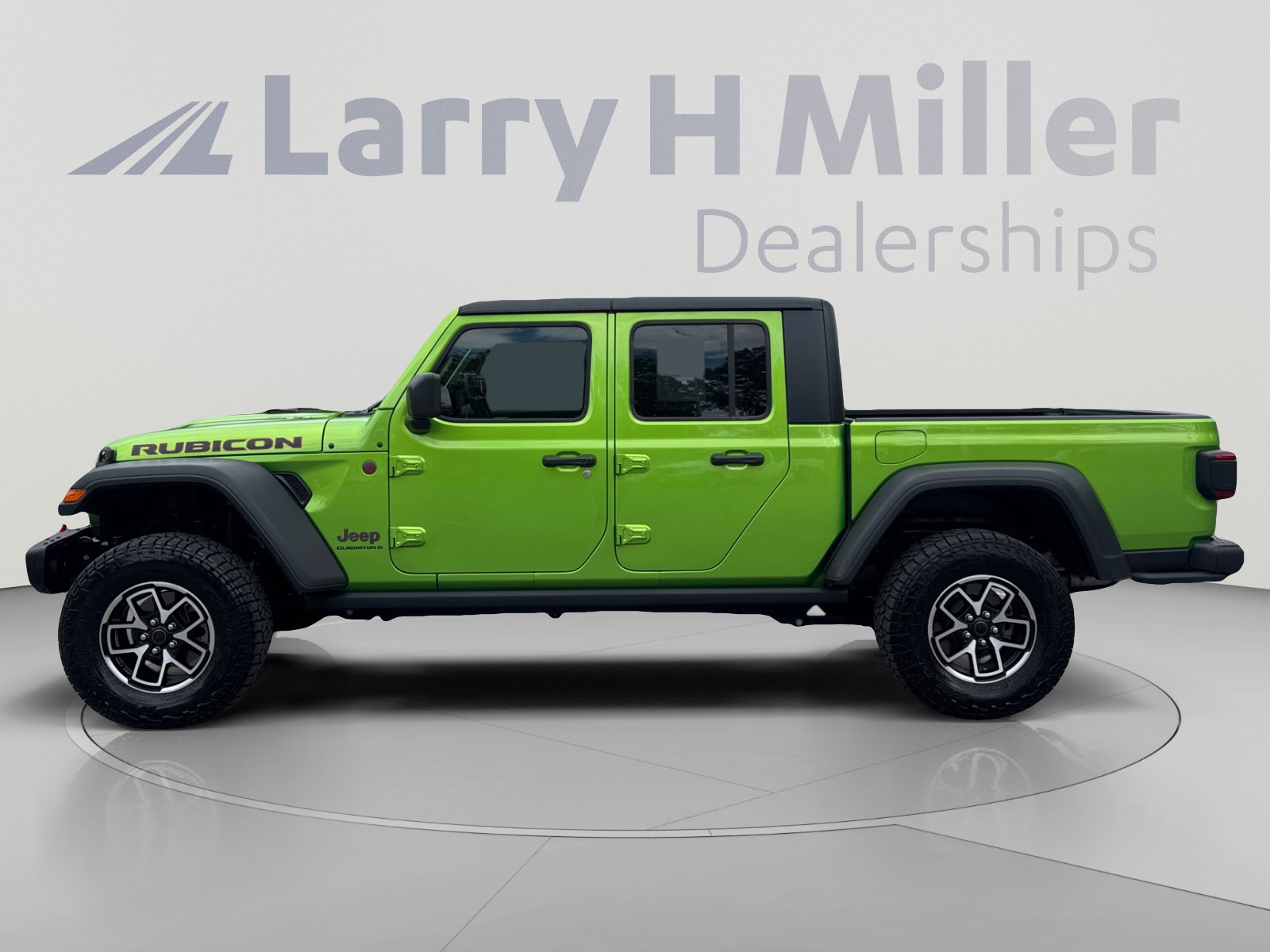Used 2025 Jeep Gladiator Rubicon w/ Convenience Group AWD/4WD image 2