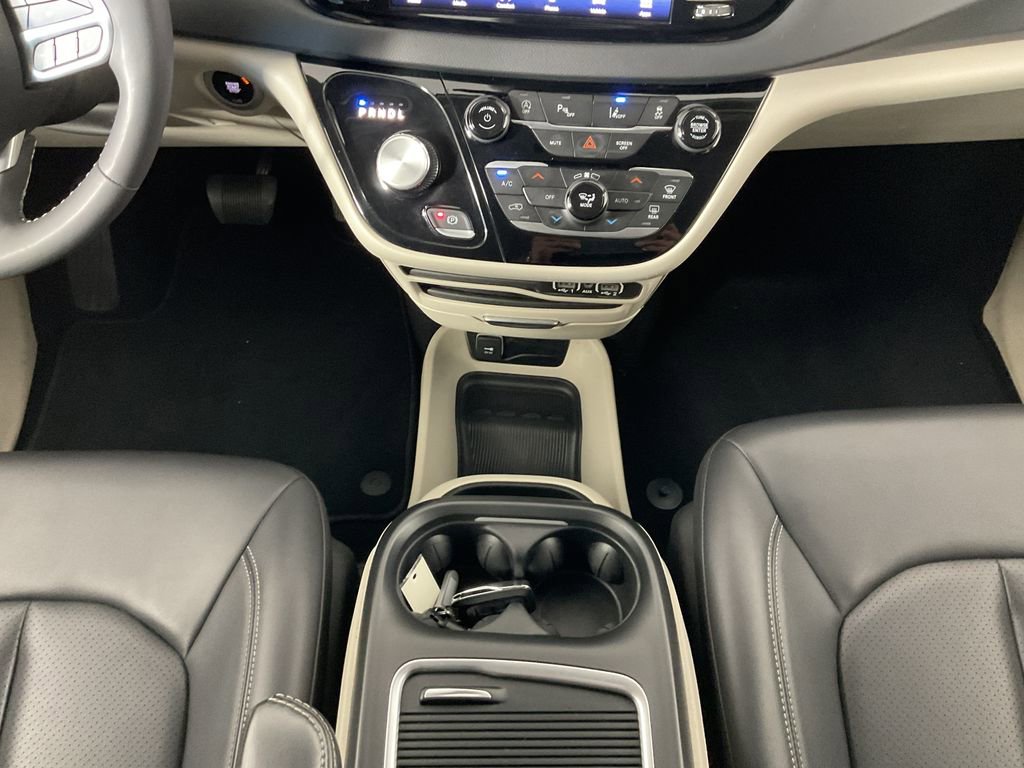 Used 2023 Chrysler Pacifica Touring-L FWD image 14