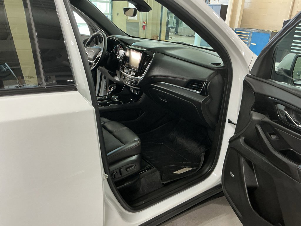 Used 2023 Chevrolet Traverse RS image 17
