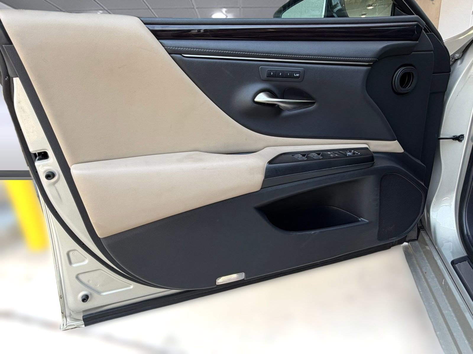 Used 2021 Lexus ES 250 w/ Premium Package AWD/4WD image 19