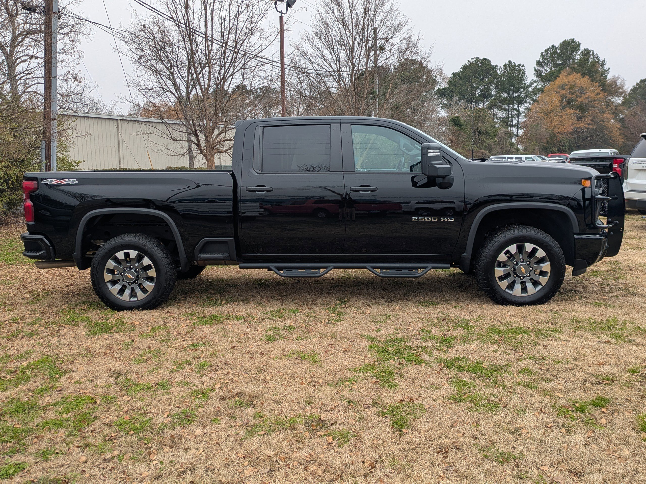 Used 2024 Chevrolet Silverado 2500 Custom image 3