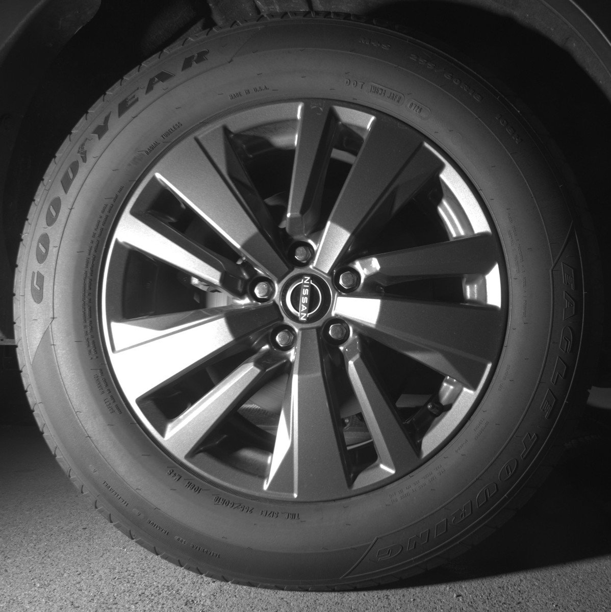 Used 2025 Nissan Pathfinder SV AWD/4WD image 15