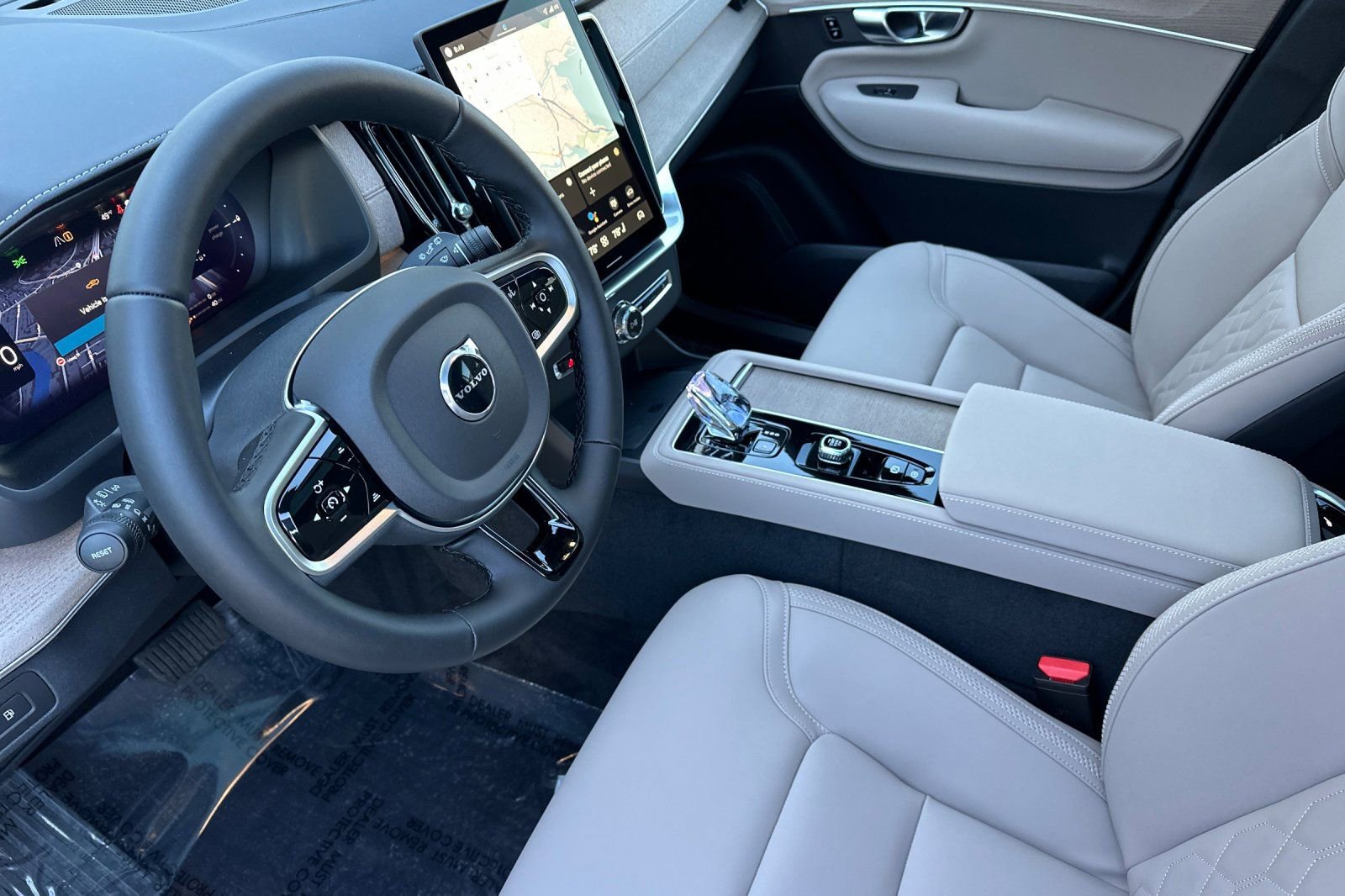 New 2026 Volvo XC90 T8 Plus AWD/4WD image 13