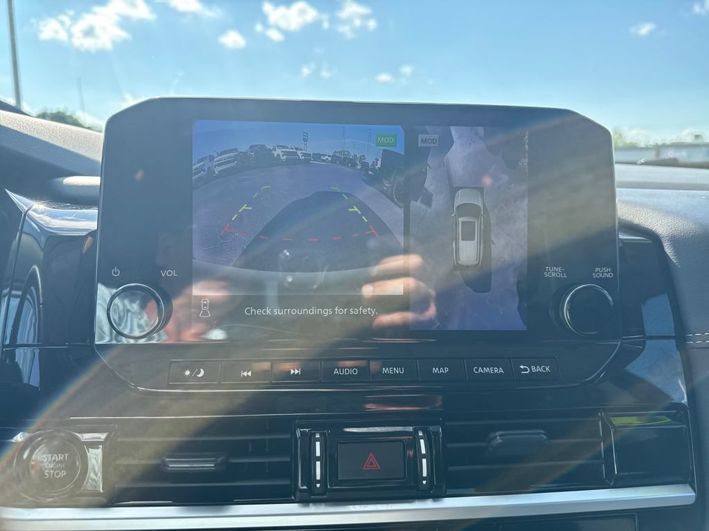 Used 2025 Nissan Pathfinder Platinum FWD image 25