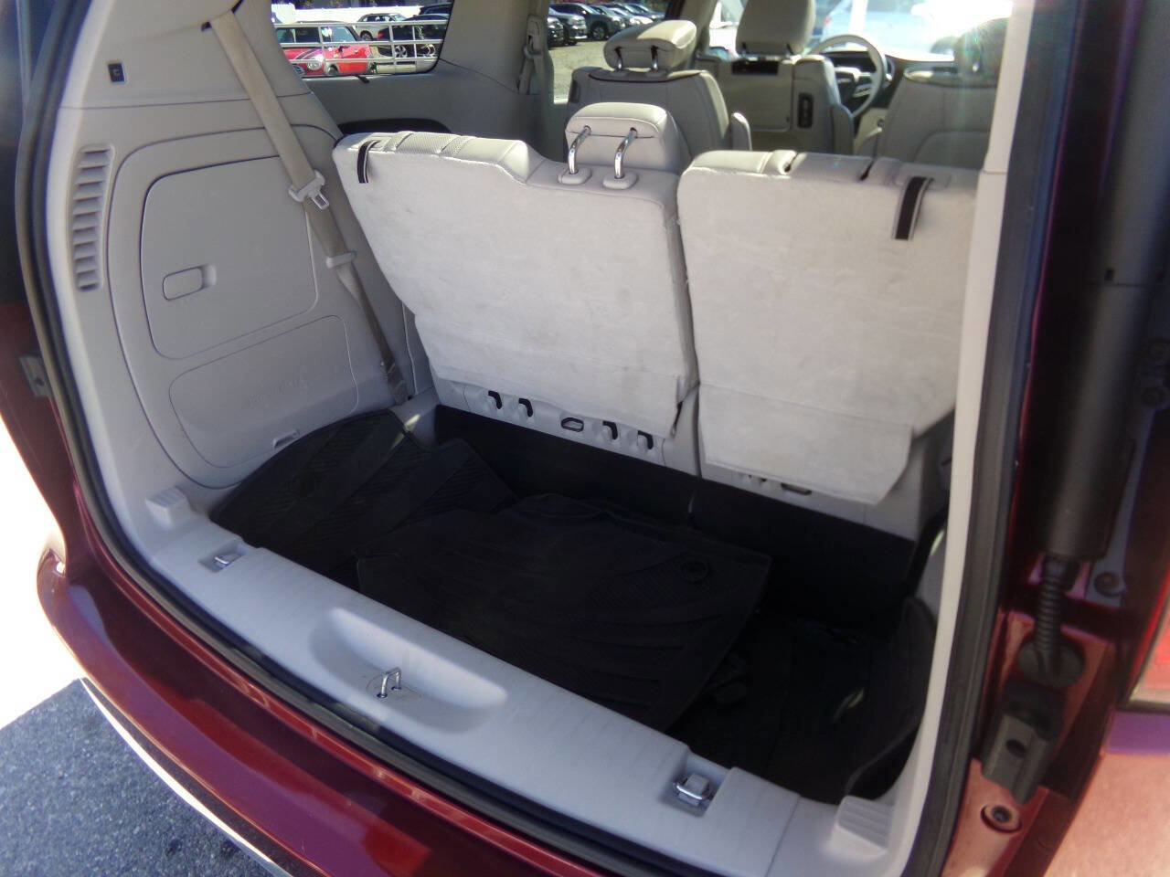 Used 2017 Chrysler Pacifica Limited image 34