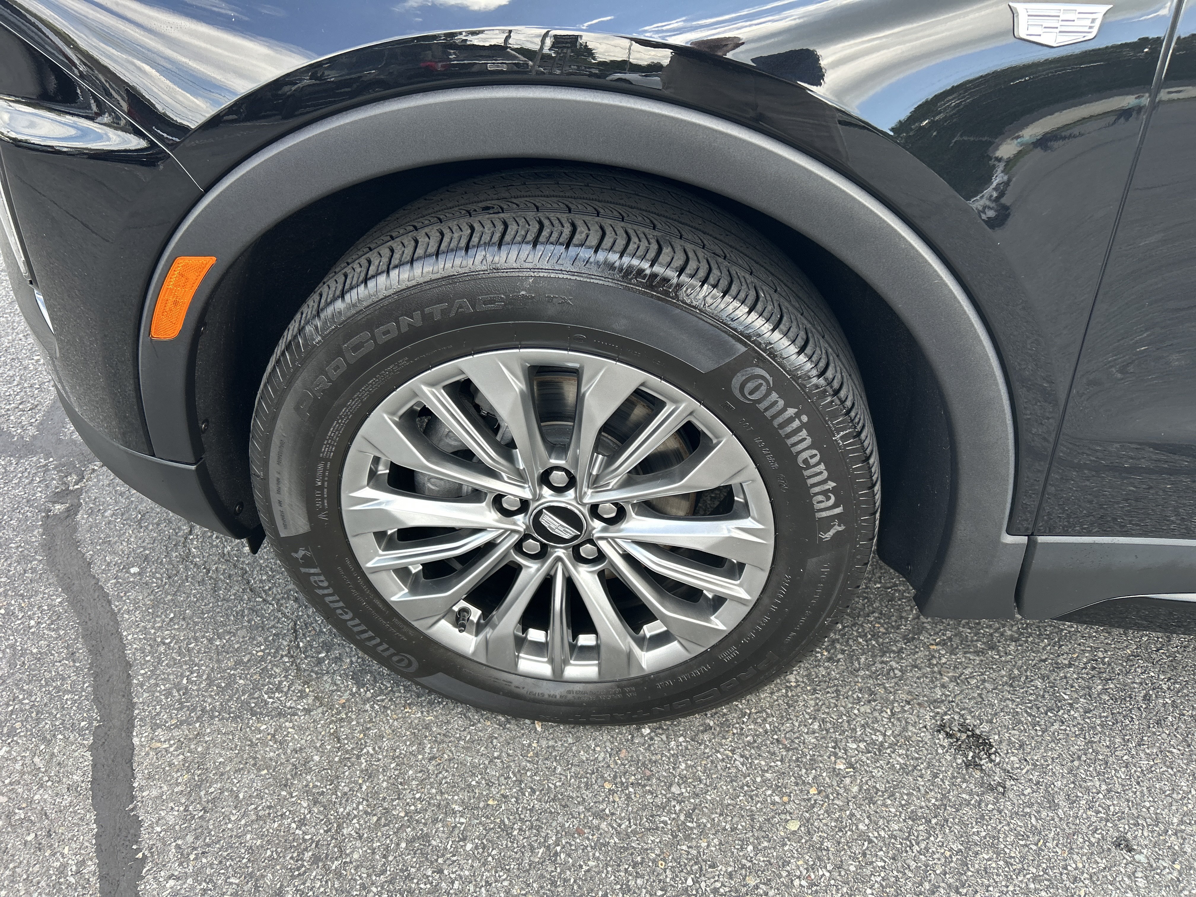 Certified 2025 Cadillac XT4 Premium Luxury w/ Cold Weather Package AWD/4WD image 4