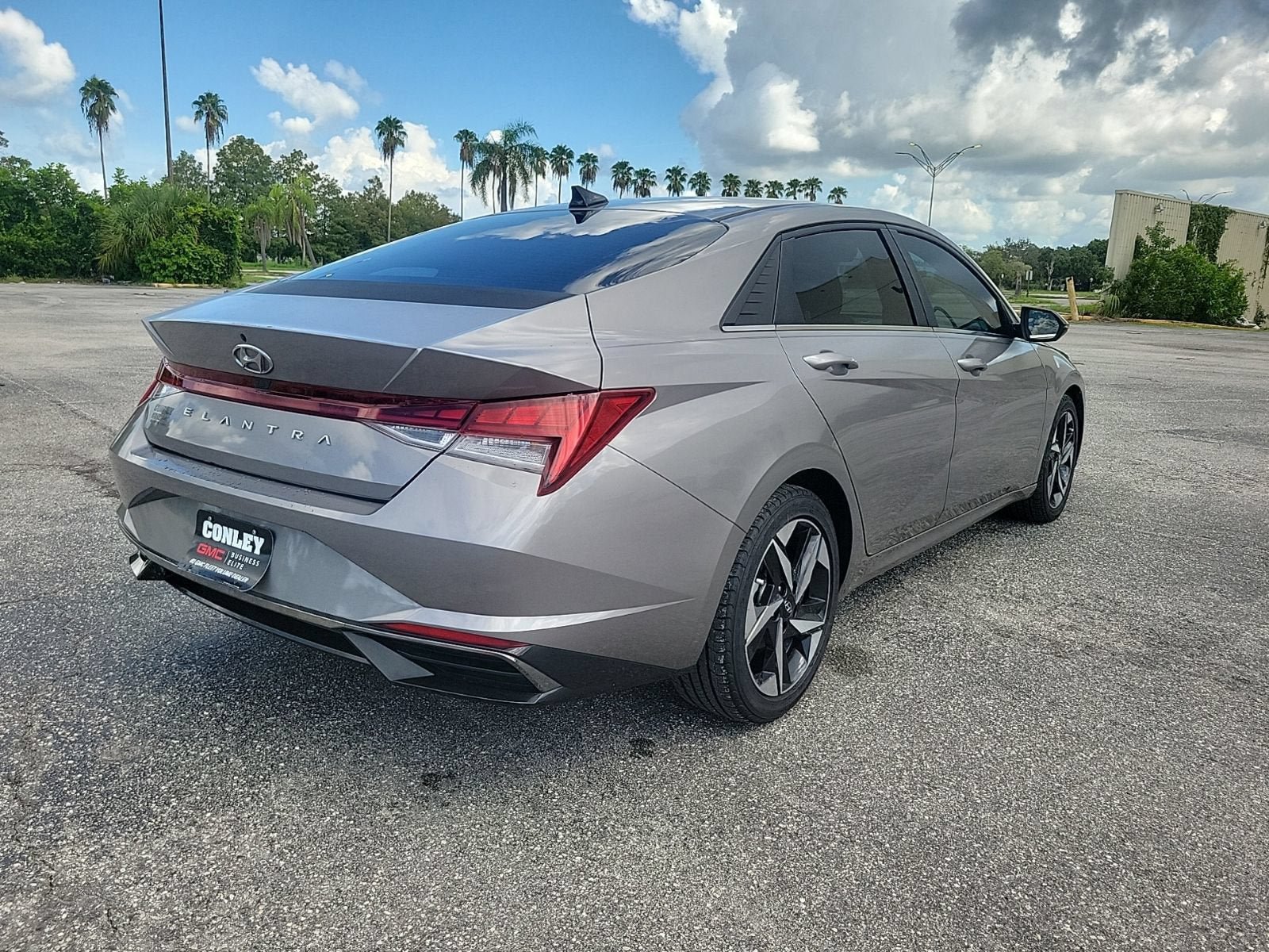 Used 2021 Hyundai Elantra SEL w/ Convenience + Premium Package FWD image 6